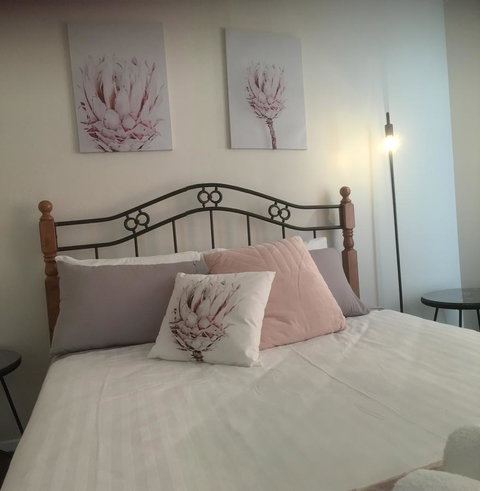 3ree- Spacious & Charming Apartment - Tourism TAS 3