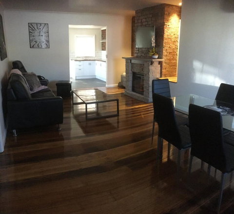 3ree- Spacious & Charming Apartment - Tourism TAS 11