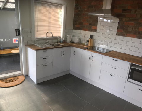 3ree- Spacious & Charming Apartment - Tourism TAS 13