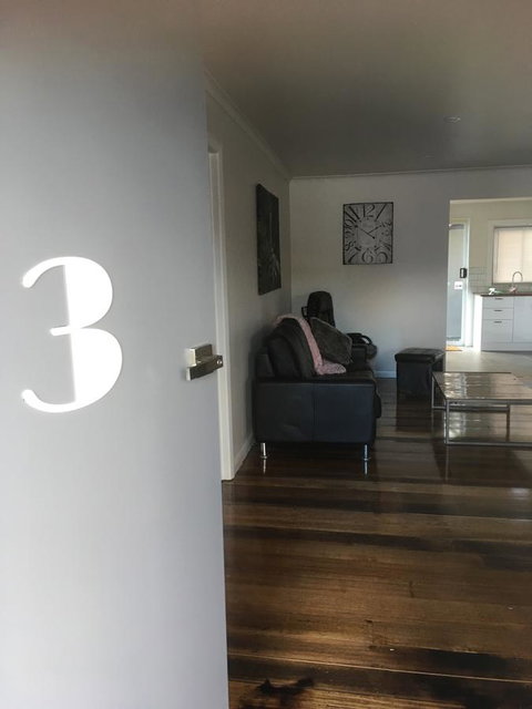 3ree- Spacious & Charming Apartment - Tourism TAS 15