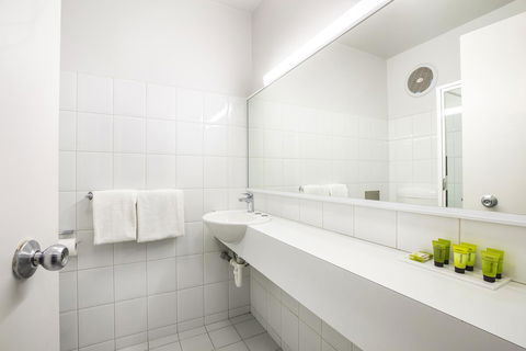 Nightcap At Matthew Flinders Hotel - Hobart Tourism 11