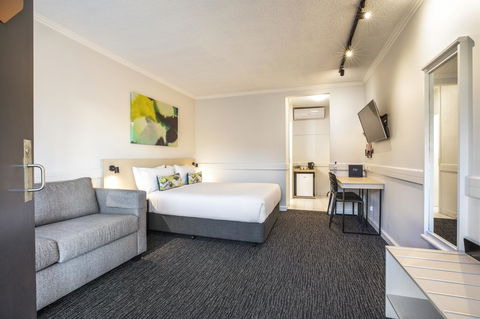 Nightcap At Matthew Flinders Hotel - Hobart Tourism 3