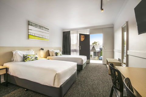 Nightcap At Matthew Flinders Hotel - Hobart Tourism 17