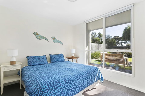 Front Beach House - Hobart Tourism 19