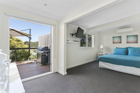 Front Beach House - Hobart Tourism 17