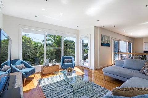 Front Beach House - Hobart Tourism 1