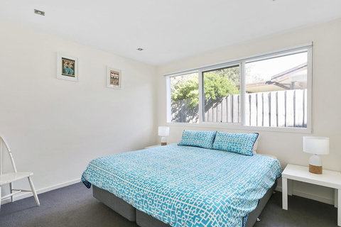 Front Beach House - Hobart Tourism 20