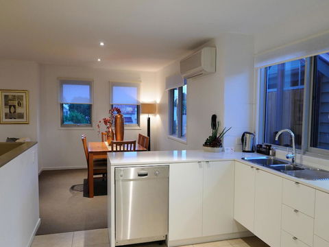 The Victoria Apartments - Tourism TAS 38