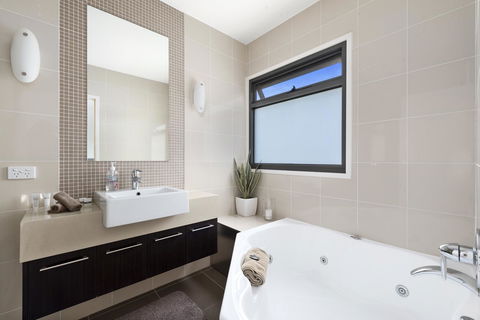 Apollo Bay Cottages - Hobart Tourism 8