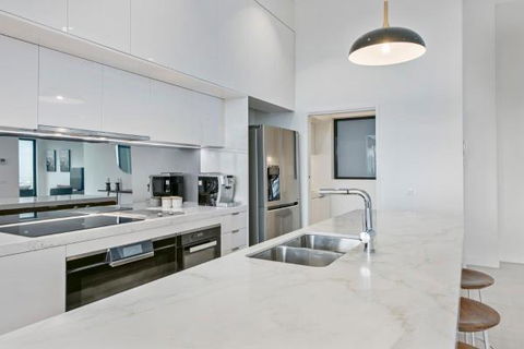 Experience Platinum Hotel Apartments - Tourism TAS 10