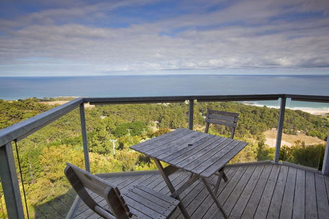 Chris\'s Beacon Point Restaurant & Villas - Hobart Tourism 1