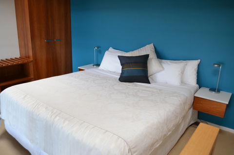 Chris\'s Beacon Point Restaurant & Villas - Hobart Tourism 3