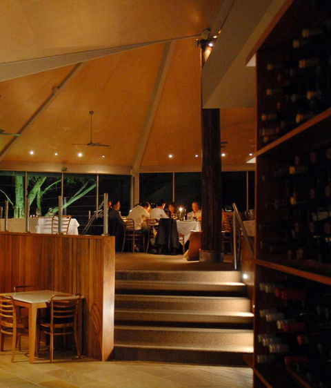 Chris\'s Beacon Point Restaurant & Villas - Hobart Tourism 7