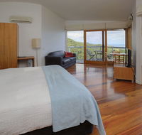 Chris's Beacon Point Restaurant  Villas - Hobart Tourism