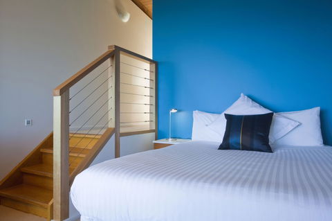 Chris\'s Beacon Point Restaurant & Villas - Hobart Tourism 4