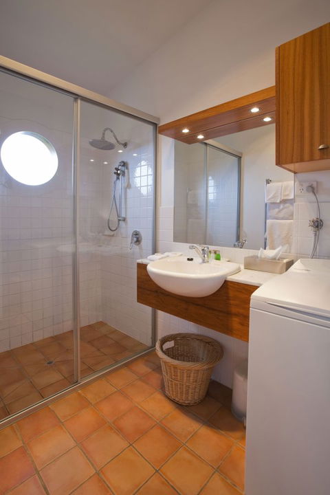 Chris\'s Beacon Point Restaurant & Villas - Hobart Tourism 6