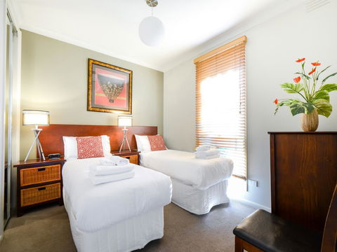 Boutique Stays Sandyside- Sandringham Villa Units - Hobart Tourism 3