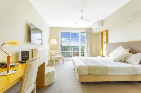 Deep Blue Hotel & Hot Springs - Hobart Tourism 41