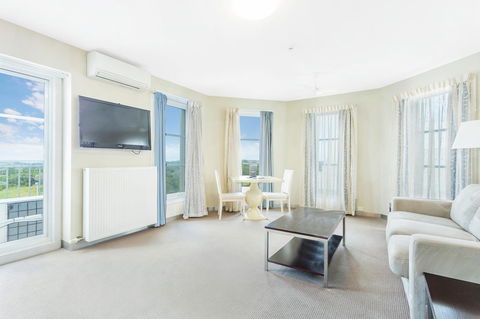 Deep Blue Hotel & Hot Springs - Hobart Tourism 29