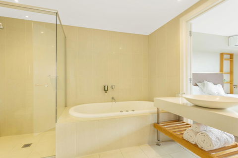 Deep Blue Hotel & Hot Springs - Hobart Tourism 20