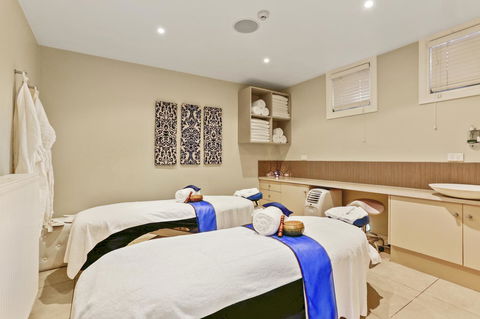 Deep Blue Hotel & Hot Springs - Hobart Tourism 19