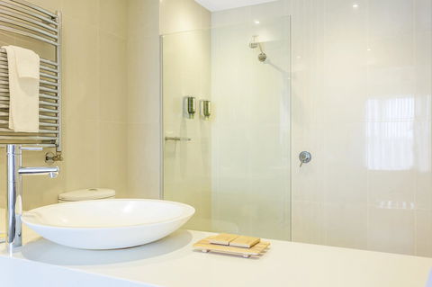 Deep Blue Hotel & Hot Springs - Hobart Tourism 10
