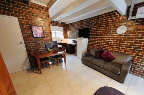 Greenvale Holiday Units - Hobart Tourism 7