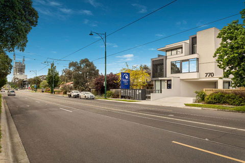 Whitehorse Apartments Hotel - Tourism TAS 35