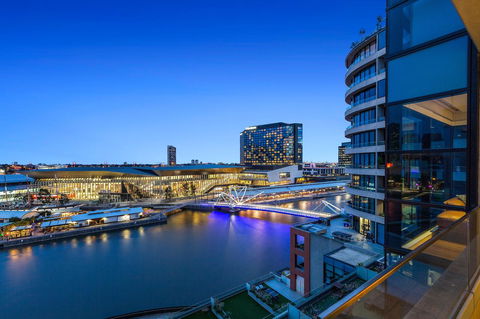 Melbourne Holiday Apartments Flinders Wharf - Tourism TAS 10