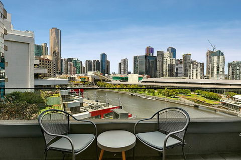Melbourne Holiday Apartments Flinders Wharf - Tourism TAS 2