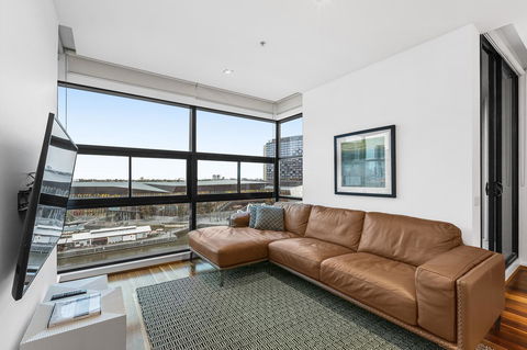 Melbourne Holiday Apartments Flinders Wharf - Tourism TAS 25