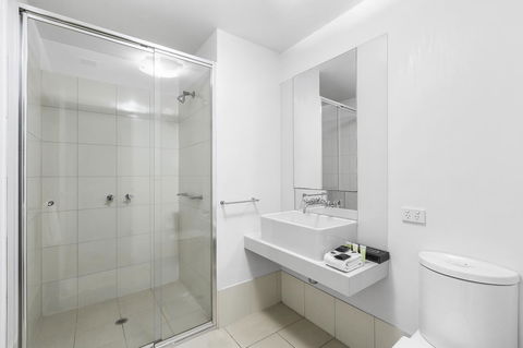 Melbourne Holiday Apartments Flinders Wharf - Tourism TAS 18