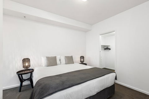 Melbourne Holiday Apartments Flinders Wharf - Tourism TAS 13