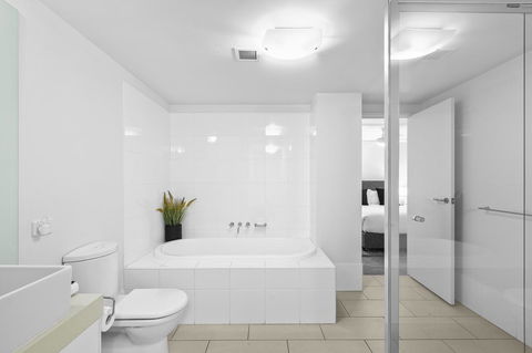 Melbourne Holiday Apartments Flinders Wharf - Tourism TAS 33