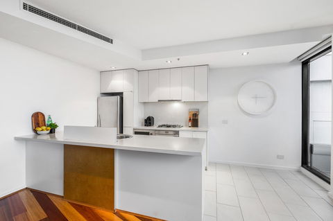 Melbourne Holiday Apartments Flinders Wharf - Tourism TAS 7