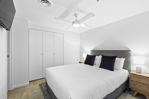 Melbourne Holiday Apartments Flinders Wharf - Tourism TAS 21