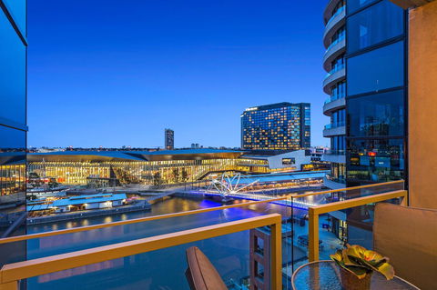 Melbourne Holiday Apartments Flinders Wharf - Tourism TAS 14