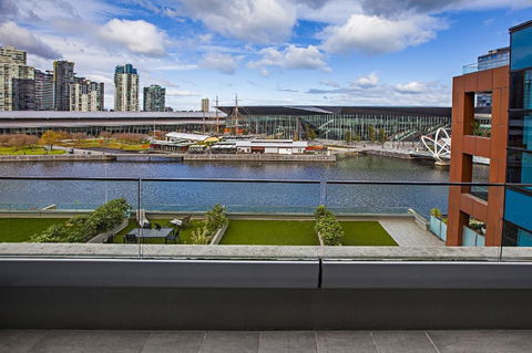 Melbourne Holiday Apartments Flinders Wharf - Tourism TAS 41