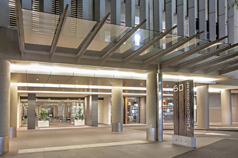 Melbourne Holiday Apartments Flinders Wharf - Tourism TAS 4