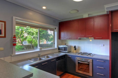 Jacaranda House - Tourism TAS 4