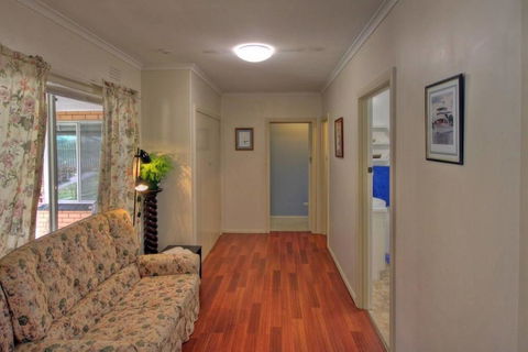 Jacaranda House - Tourism TAS 5