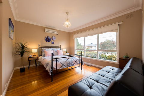 Lovely 5BR Full House In Glen Waverley, Walk To Train, Bus & Shops - Tourism TAS 5