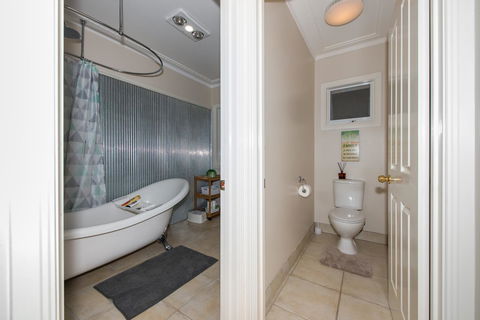 Lovely 5BR Full House In Glen Waverley, Walk To Train, Bus & Shops - Tourism TAS 11