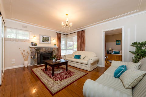 Lovely 5BR Full House In Glen Waverley, Walk To Train, Bus & Shops - Tourism TAS 14