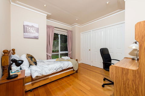 Lovely 5BR Full House In Glen Waverley, Walk To Train, Bus & Shops - Tourism TAS 9
