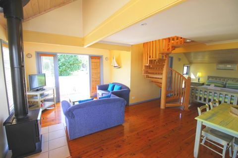 Rayville Boat Houses - Hobart Tourism 3
