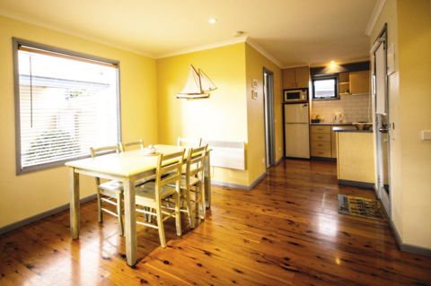 Rayville Boat Houses - Hobart Tourism 25