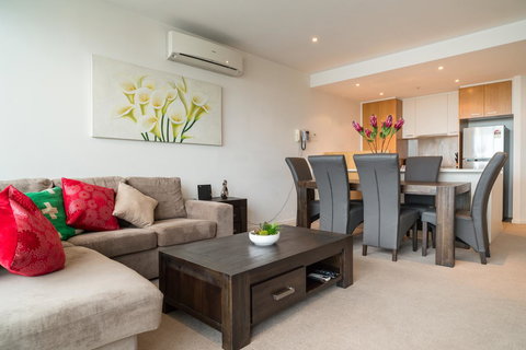 AKOM AT Docklands - Tourism TAS 39