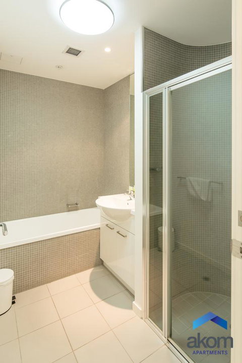 AKOM AT Docklands - Tourism TAS 13