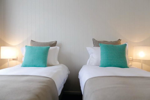 Lakes Edge Apartments - Hobart Tourism 5